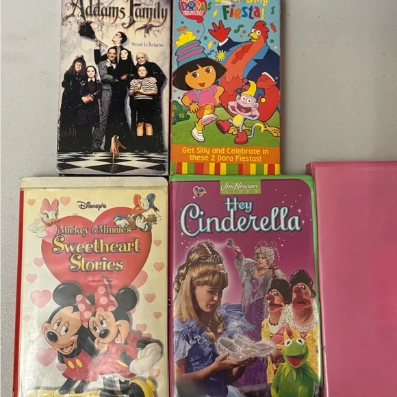 The Addams Family VHS Tape bundle of 5 VHS - Picture 8 of 16